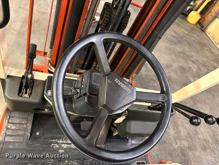 image for item OF9351 Nissan  30 forklift