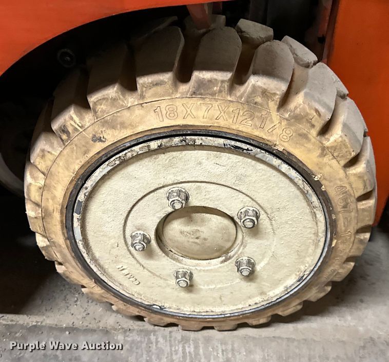 image for item OF9351 Nissan  30 forklift