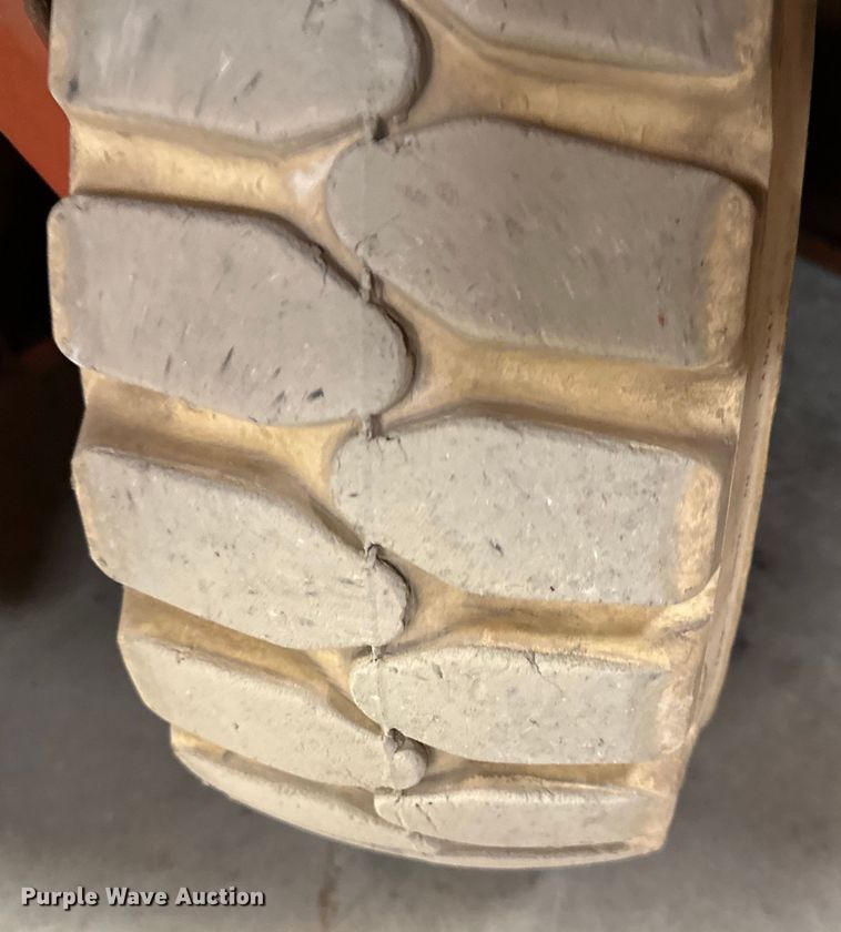 image for item OF9351 Nissan  30 forklift