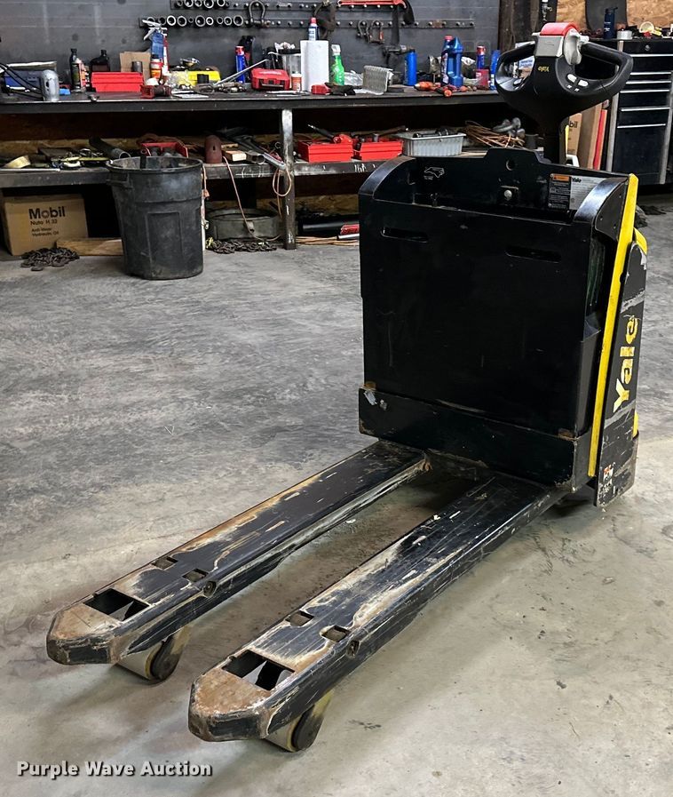 image for item OF9352 Yale MPB045VGN24T2246 pallet jack