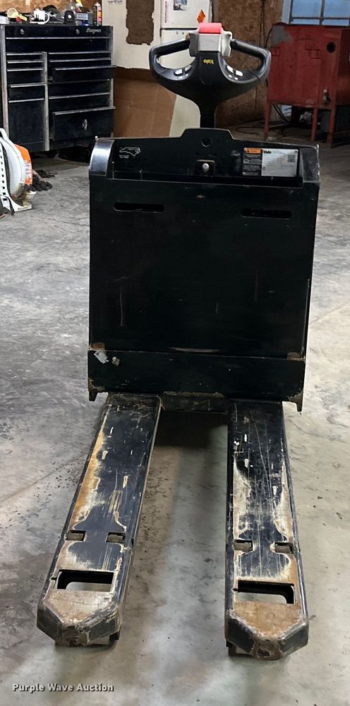 image for item OF9352 Yale MPB045VGN24T2246 pallet jack
