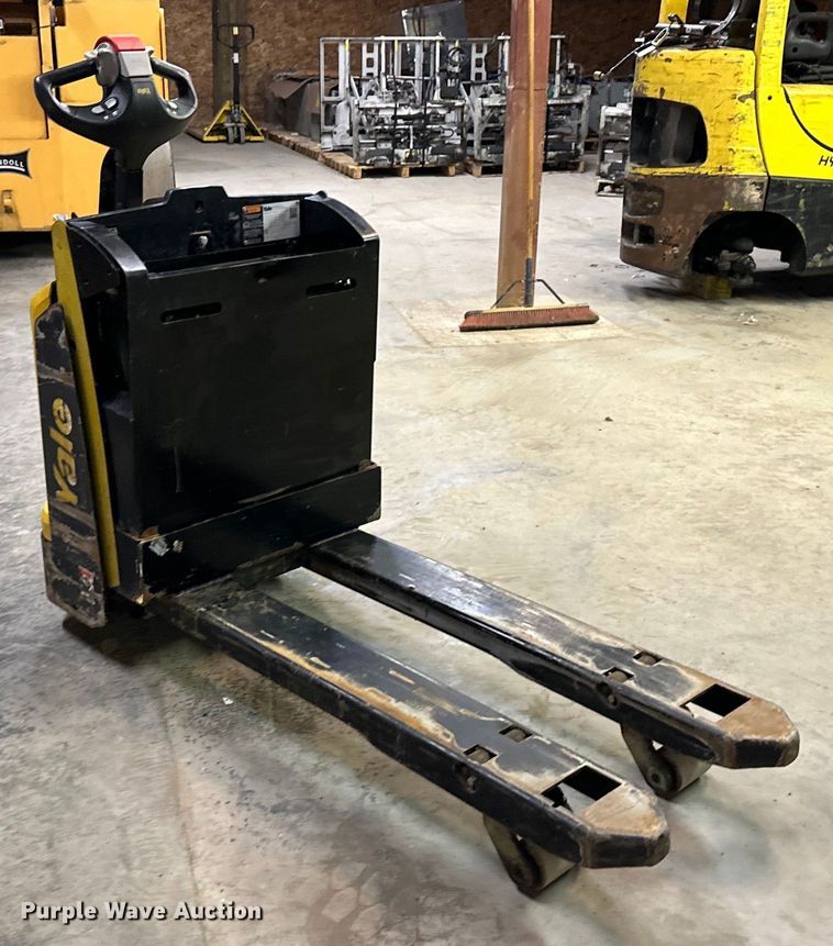 image for item OF9352 Yale MPB045VGN24T2246 pallet jack