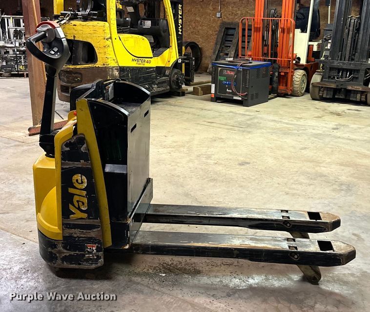image for item OF9352 Yale MPB045VGN24T2246 pallet jack