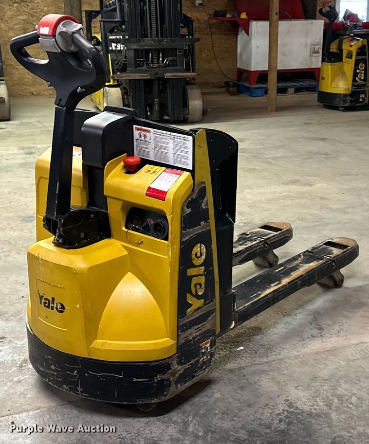 image for item OF9352 Yale MPB045VGN24T2246 pallet jack