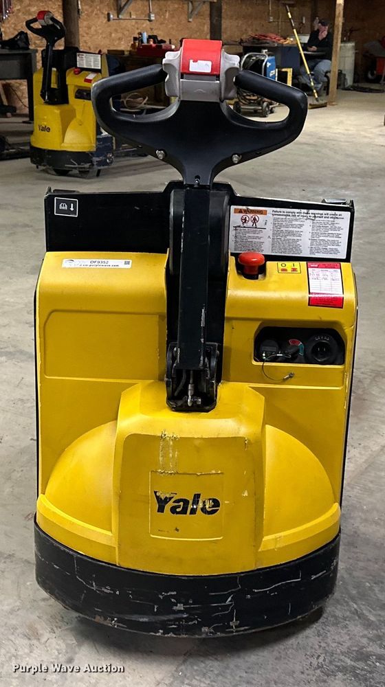 image for item OF9352 Yale MPB045VGN24T2246 pallet jack