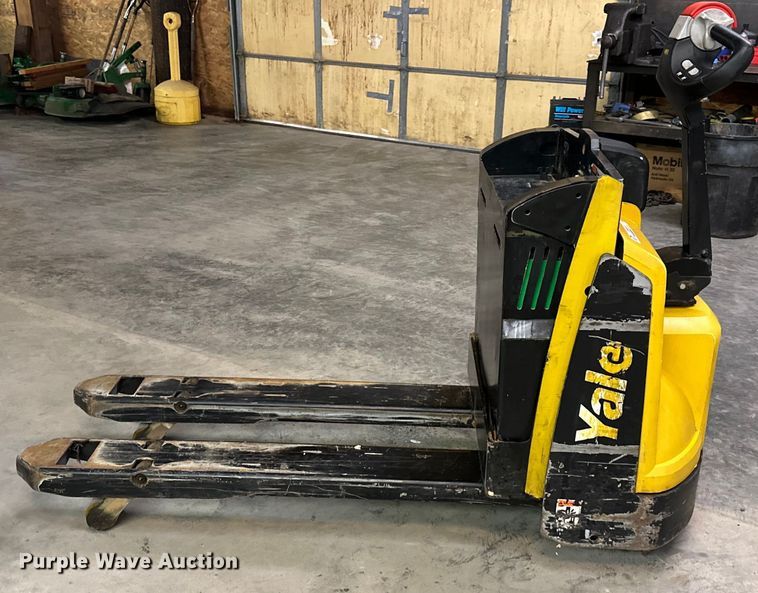 image for item OF9352 Yale MPB045VGN24T2246 pallet jack