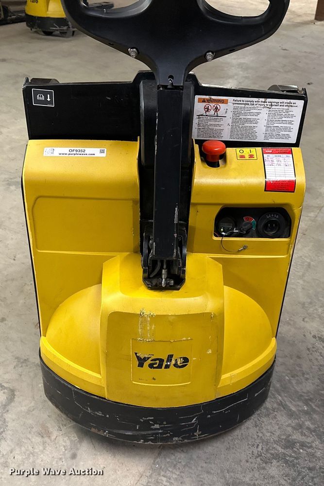 image for item OF9352 Yale MPB045VGN24T2246 pallet jack