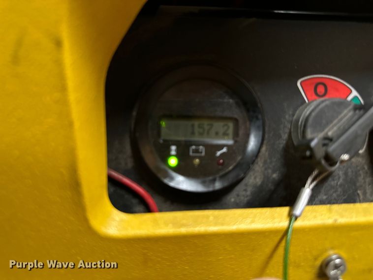 image for item OF9352 Yale MPB045VGN24T2246 pallet jack