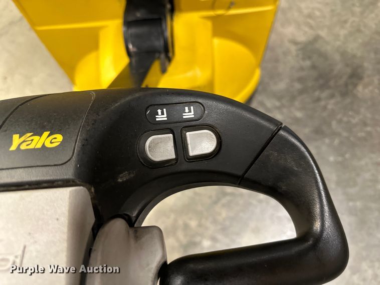 image for item OF9352 Yale MPB045VGN24T2246 pallet jack