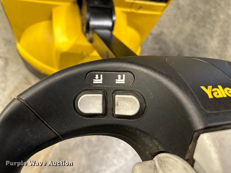 image for item OF9352 Yale MPB045VGN24T2246 pallet jack