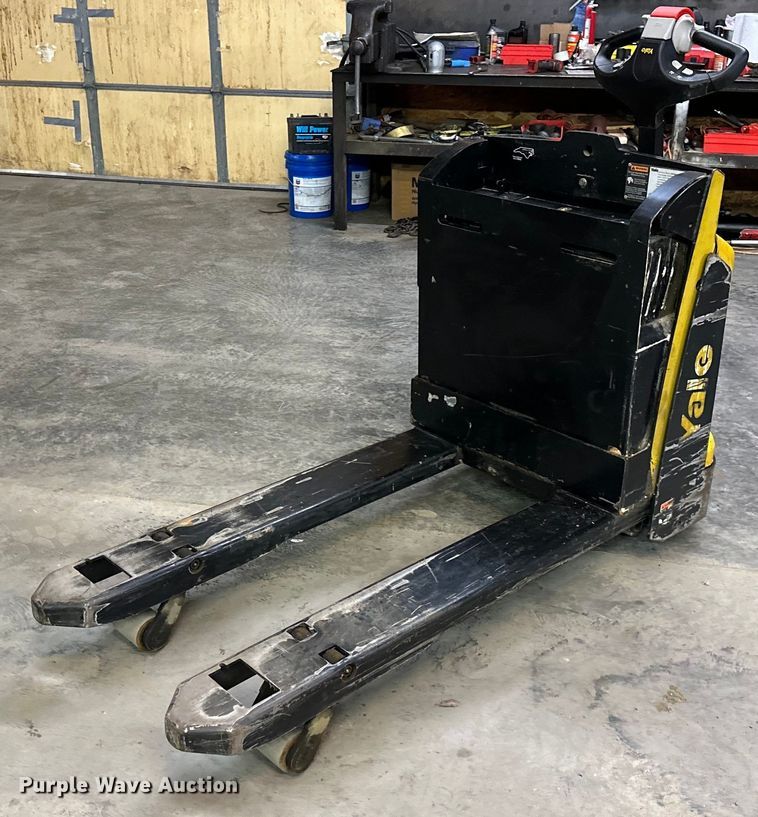 image for item OF9353 Yale MPB045VGN24T2646 pallet jack