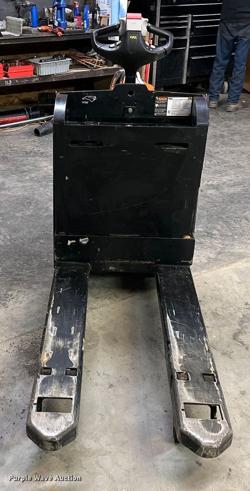 image for item OF9353 Yale MPB045VGN24T2646 pallet jack