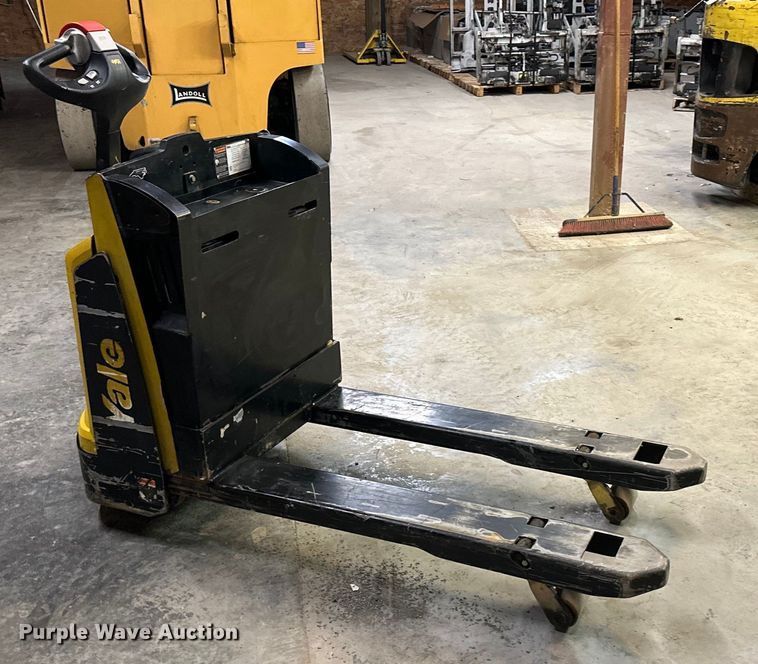 image for item OF9353 Yale MPB045VGN24T2646 pallet jack