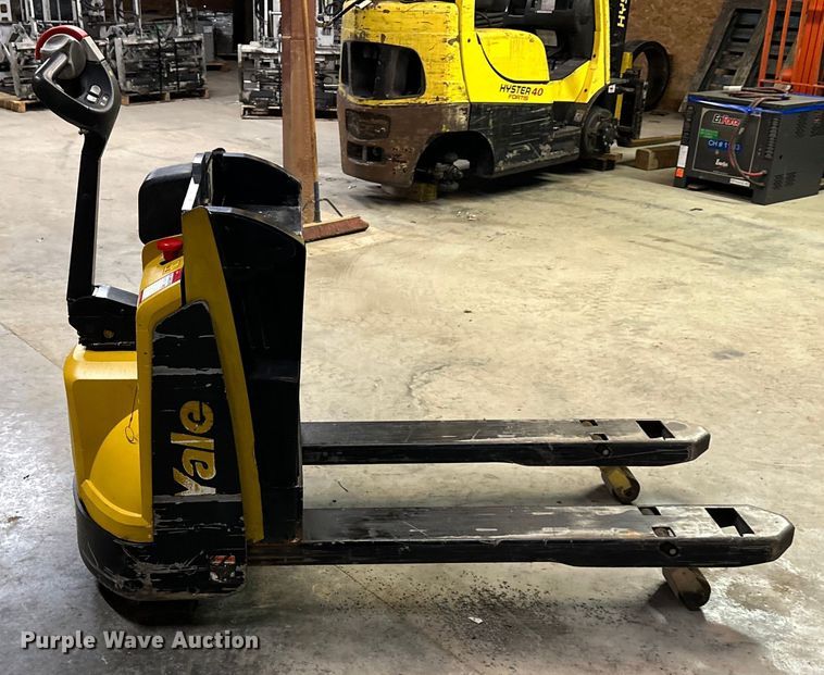 image for item OF9353 Yale MPB045VGN24T2646 pallet jack