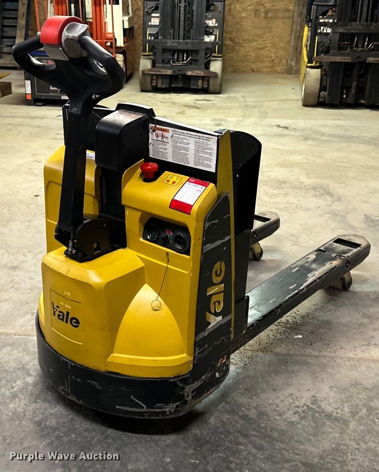 image for item OF9353 Yale MPB045VGN24T2646 pallet jack