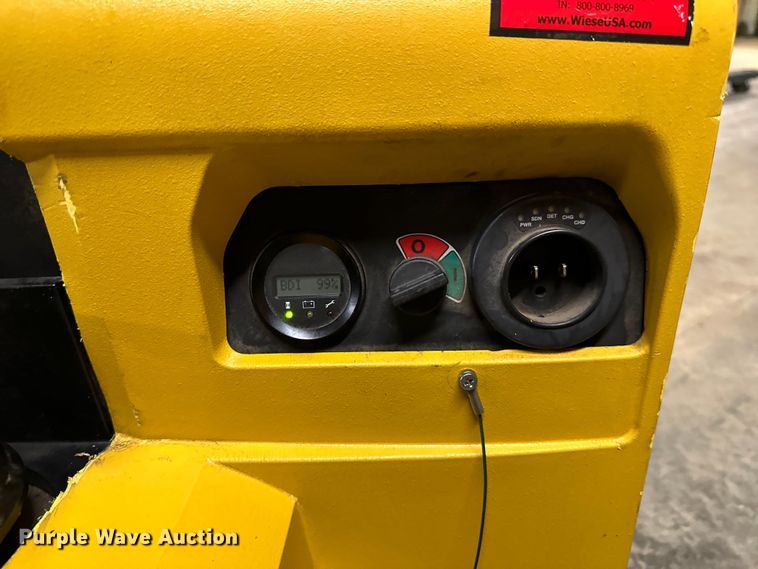 image for item OF9353 Yale MPB045VGN24T2646 pallet jack