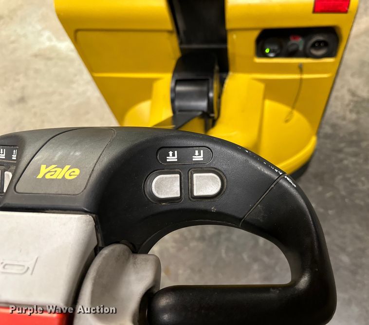 image for item OF9353 Yale MPB045VGN24T2646 pallet jack