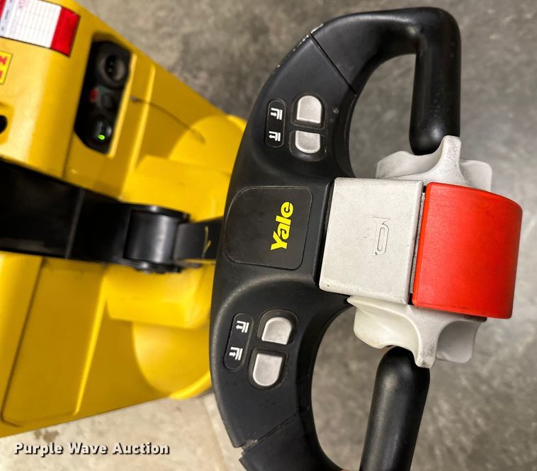 image for item OF9353 Yale MPB045VGN24T2646 pallet jack