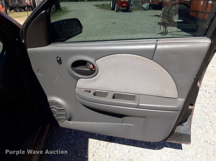 image for item OF9673 2004 Saturn  Ion 