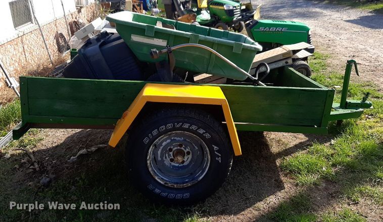 image for item OF9676 1995 John Deere Sabre lawn mower