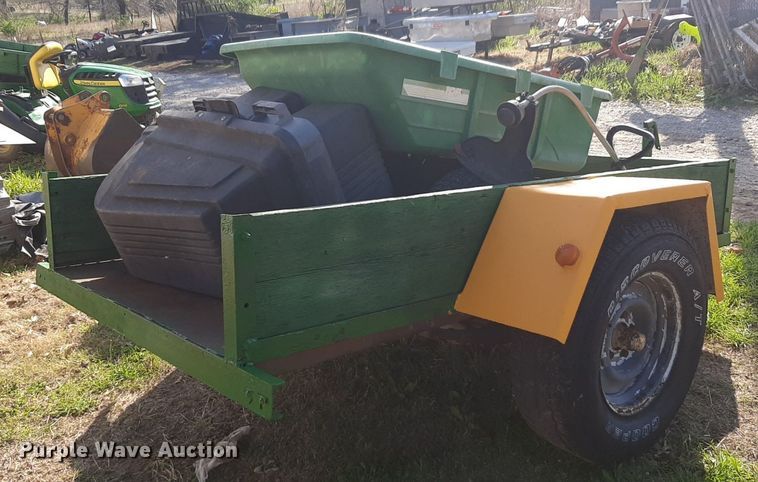 image for item OF9676 1995 John Deere Sabre lawn mower