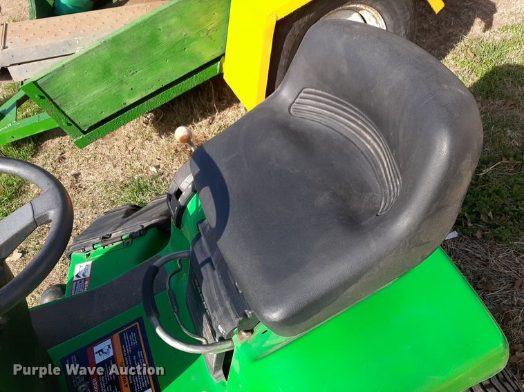 image for item OF9676 1995 John Deere Sabre lawn mower