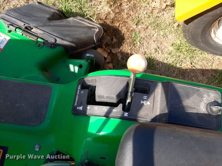 image for item OF9676 1995 John Deere Sabre lawn mower