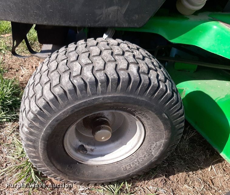 image for item OF9676 1995 John Deere Sabre lawn mower