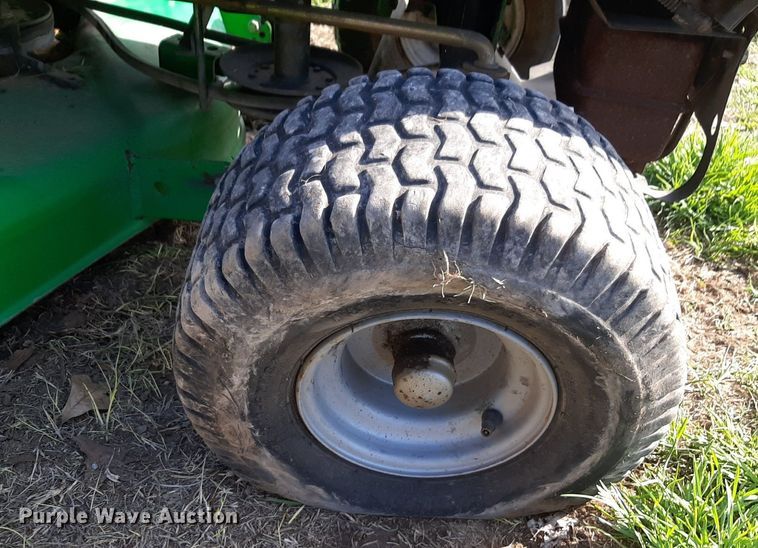 image for item OF9676 1995 John Deere Sabre lawn mower