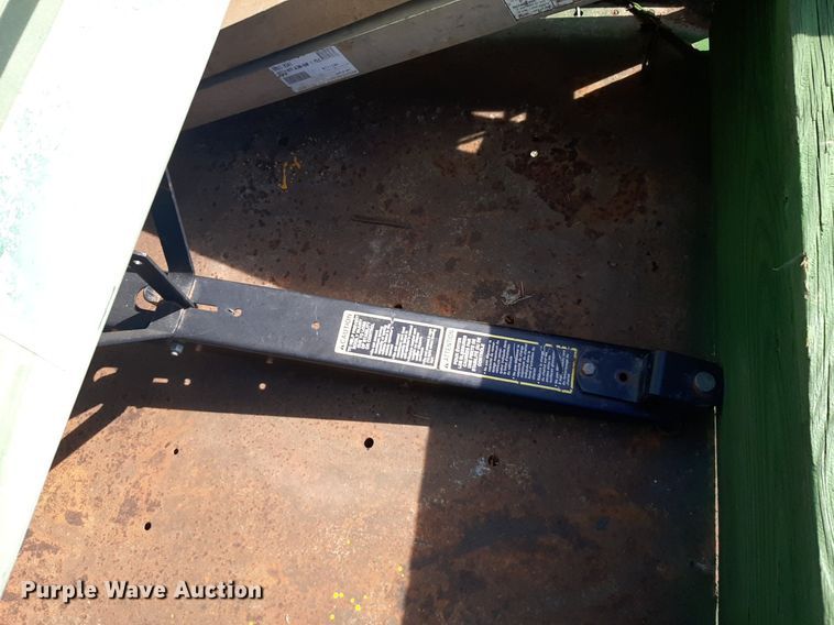 image for item OF9676 1995 John Deere Sabre lawn mower