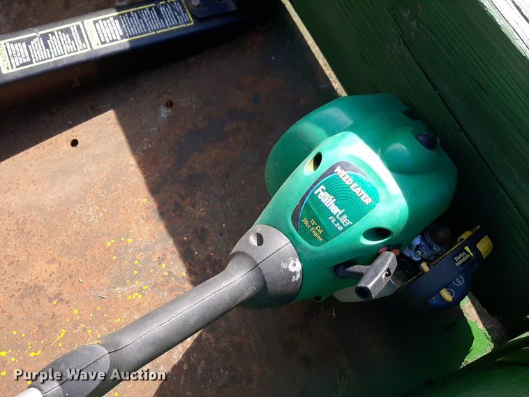 image for item OF9676 1995 John Deere Sabre lawn mower