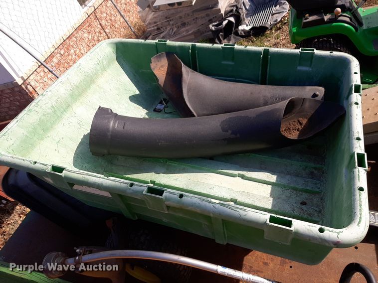 image for item OF9676 1995 John Deere Sabre lawn mower