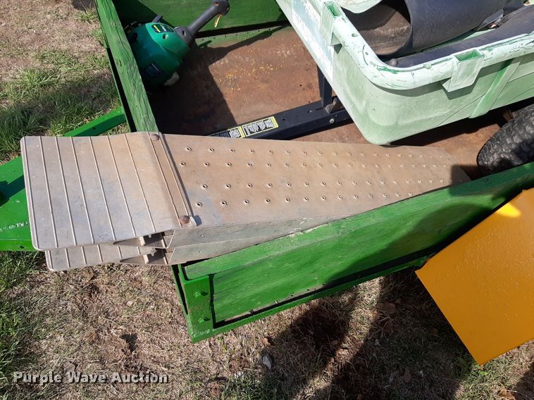 image for item OF9676 1995 John Deere Sabre lawn mower