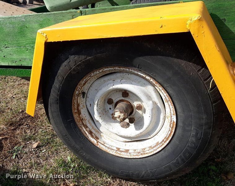 image for item OF9676 1995 John Deere Sabre lawn mower