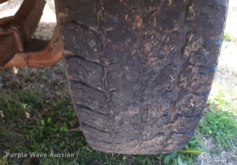 image for item OF9676 1995 John Deere Sabre lawn mower