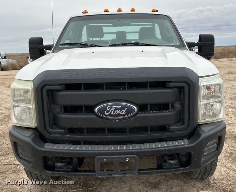image for item OI9425 2012 Ford F350 Super Duty flatbed pickup truck