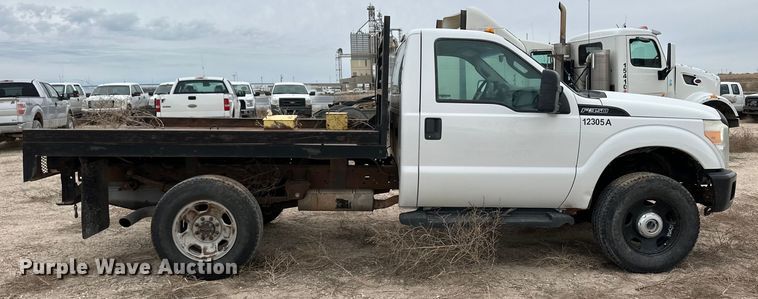 image for item OI9425 2012 Ford F350 Super Duty flatbed pickup truck