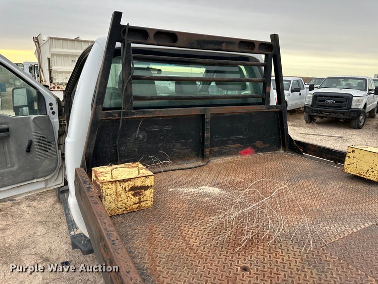image for item OI9425 2012 Ford F350 Super Duty flatbed pickup truck