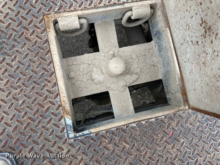 image for item OI9425 2012 Ford F350 Super Duty flatbed pickup truck