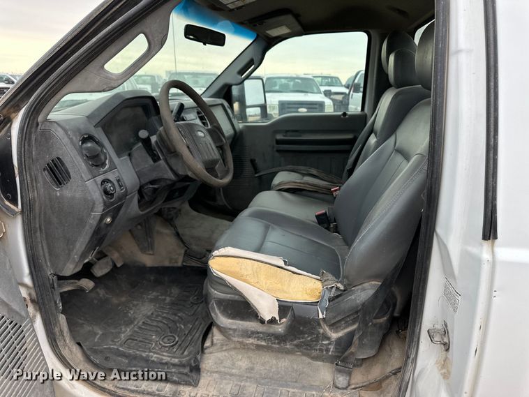 image for item OI9425 2012 Ford F350 Super Duty flatbed pickup truck