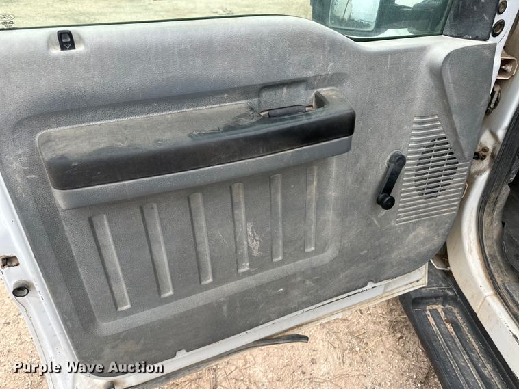 image for item OI9425 2012 Ford F350 Super Duty flatbed pickup truck