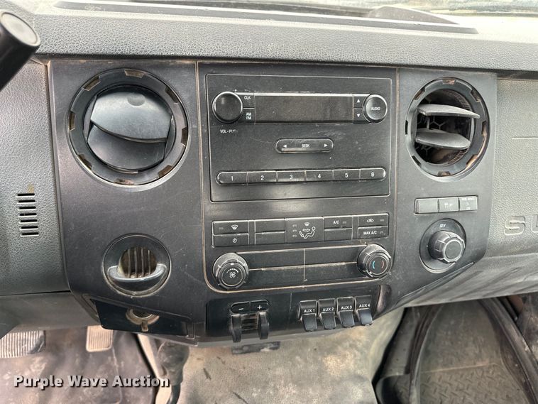 image for item OI9425 2012 Ford F350 Super Duty flatbed pickup truck