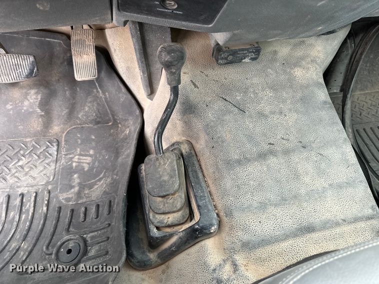 image for item OI9425 2012 Ford F350 Super Duty flatbed pickup truck