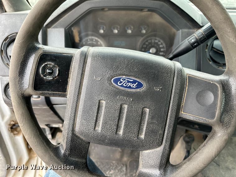 image for item OI9425 2012 Ford F350 Super Duty flatbed pickup truck