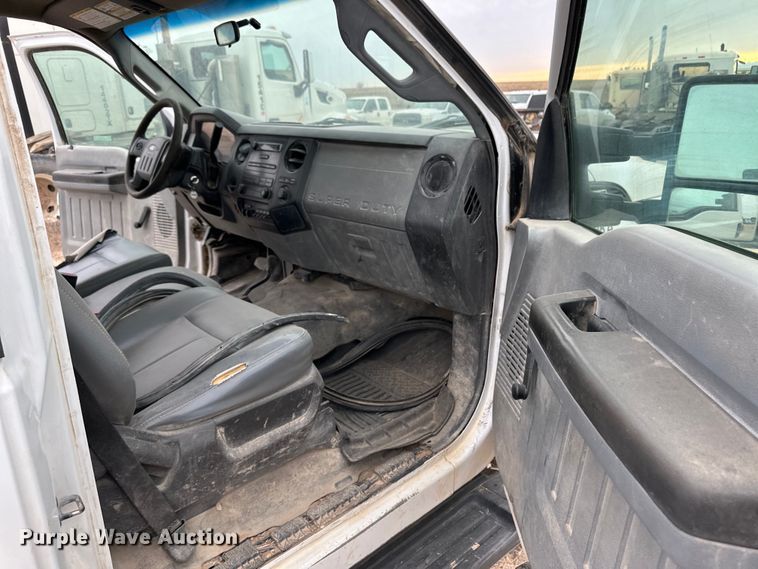 image for item OI9425 2012 Ford F350 Super Duty flatbed pickup truck