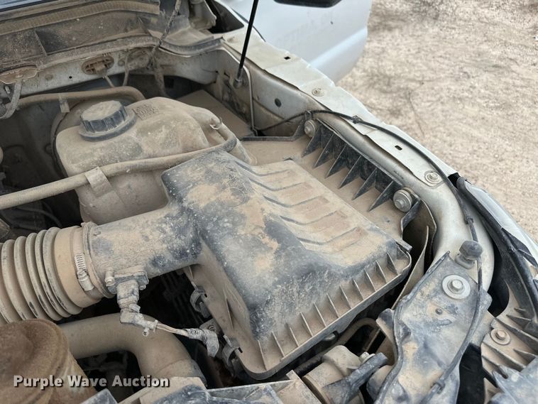 image for item OI9425 2012 Ford F350 Super Duty flatbed pickup truck