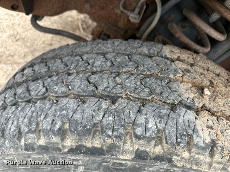 image for item OI9425 2012 Ford F350 Super Duty flatbed pickup truck