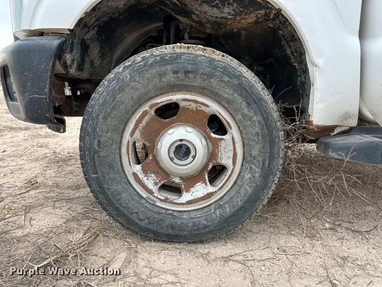 image for item OI9425 2012 Ford F350 Super Duty flatbed pickup truck