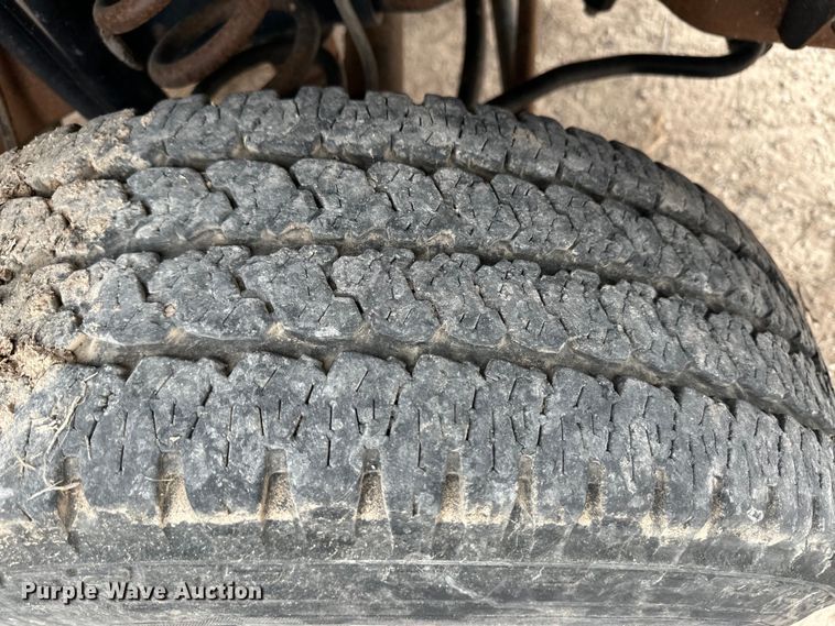 image for item OI9425 2012 Ford F350 Super Duty flatbed pickup truck