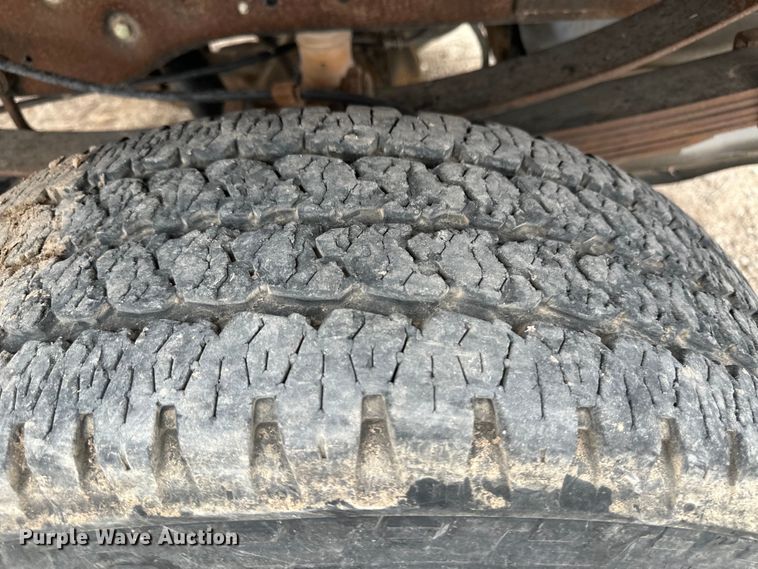 image for item OI9425 2012 Ford F350 Super Duty flatbed pickup truck